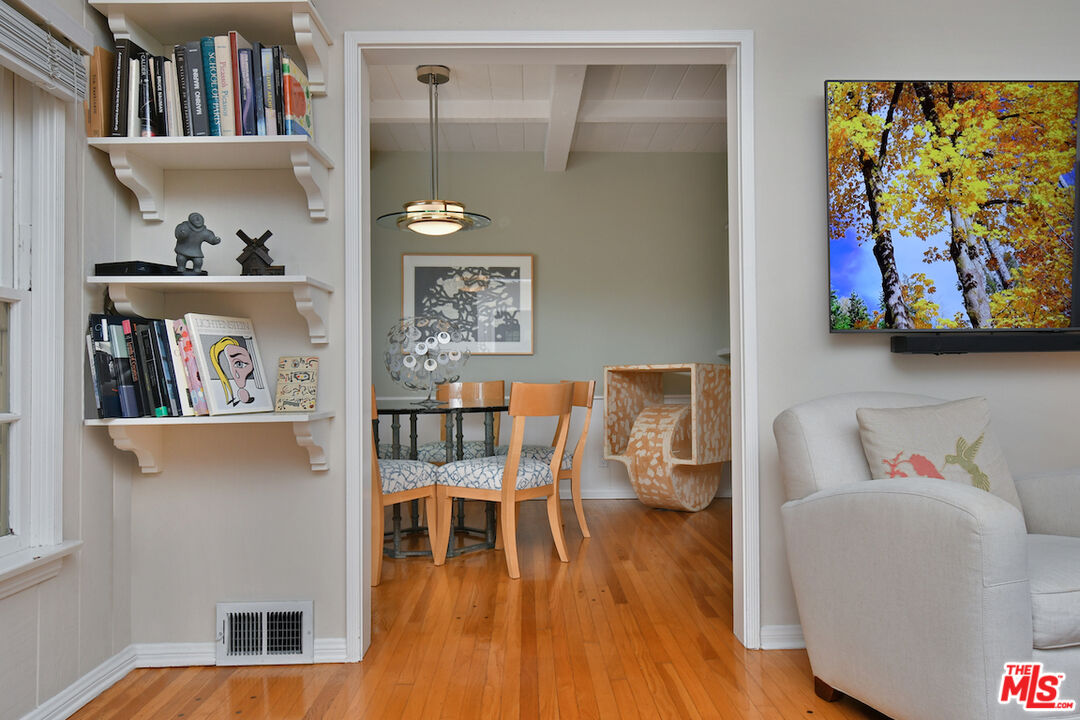 Sherman Oaks, California, 91403, United States, 3 Bedrooms Bedrooms, ,3 BathroomsBathrooms,Residential,For Sale,1989375