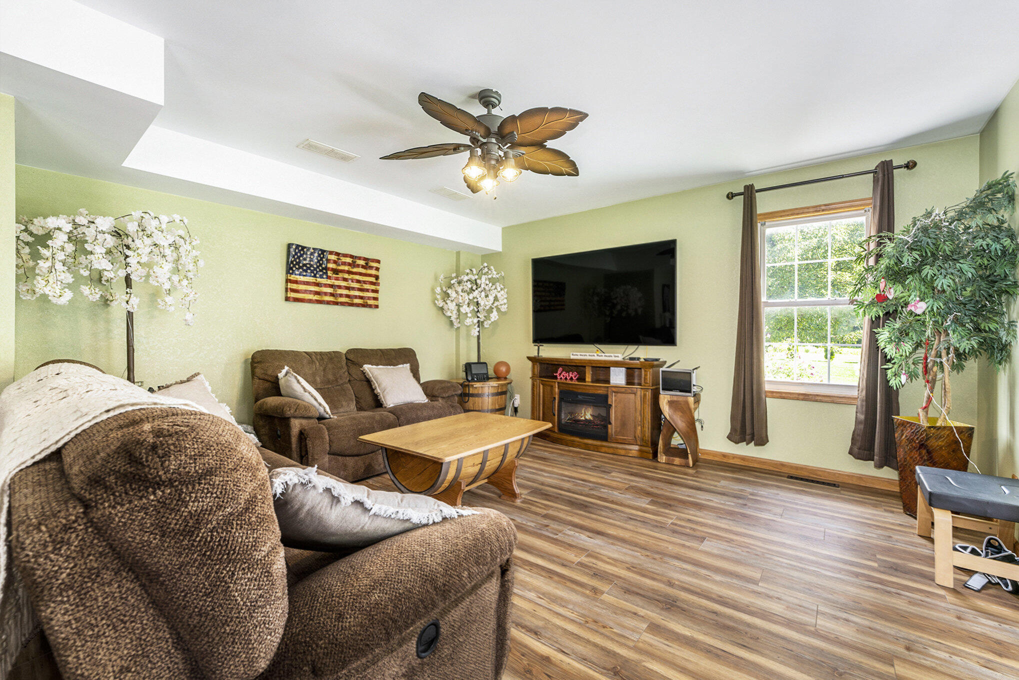 Chesterton, Indiana, 46304, United States, 5 Bedrooms Bedrooms, ,2 BathroomsBathrooms,Residential,For Sale,1973934