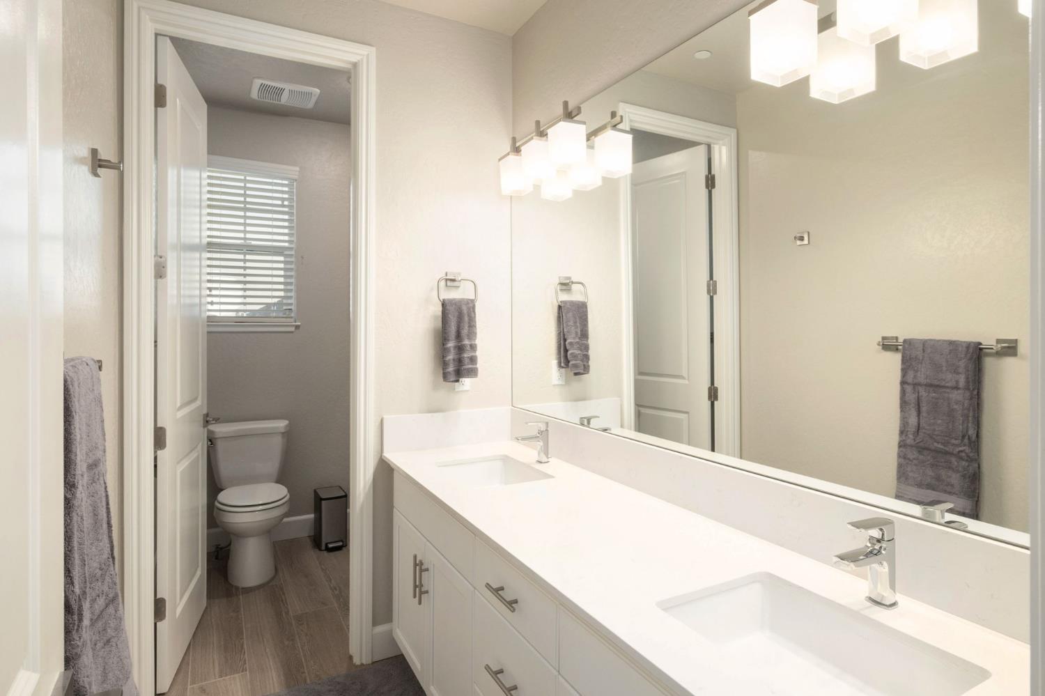 Clovis, California, 93619, United States, 6 Bedrooms Bedrooms, ,4 BathroomsBathrooms,Residential,For Sale,2005151