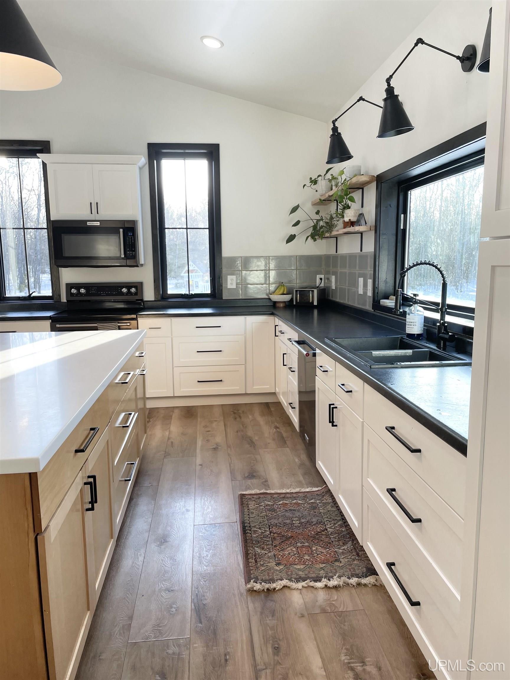 Hancock, Michigan, 49930, United States, 5 Bedrooms Bedrooms, ,3 BathroomsBathrooms,Residential,For Sale,1920535