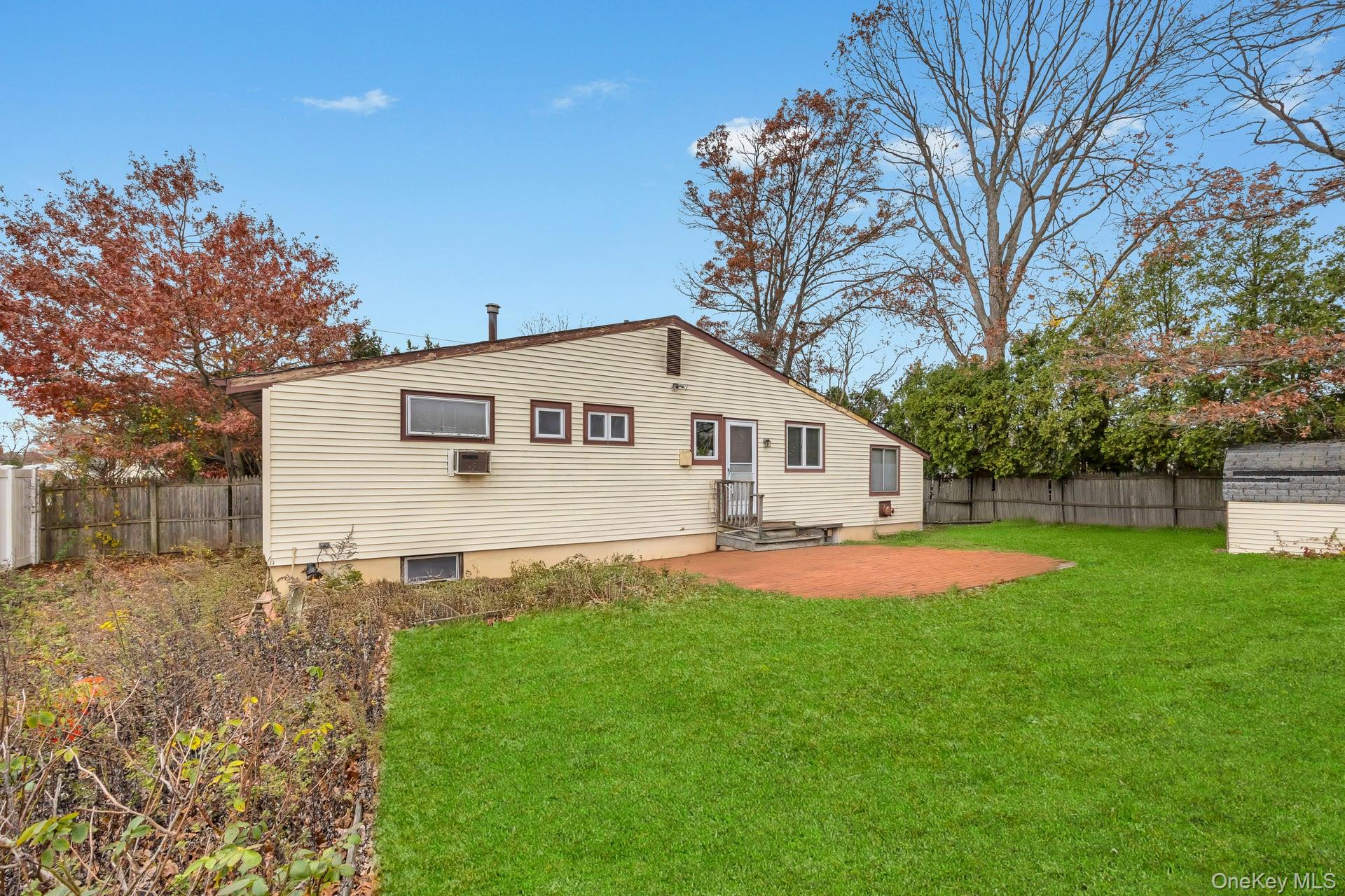 Deer Park, New York, 11729, United States, 4 Bedrooms Bedrooms, ,2 BathroomsBathrooms,Residential,For Sale,1992867