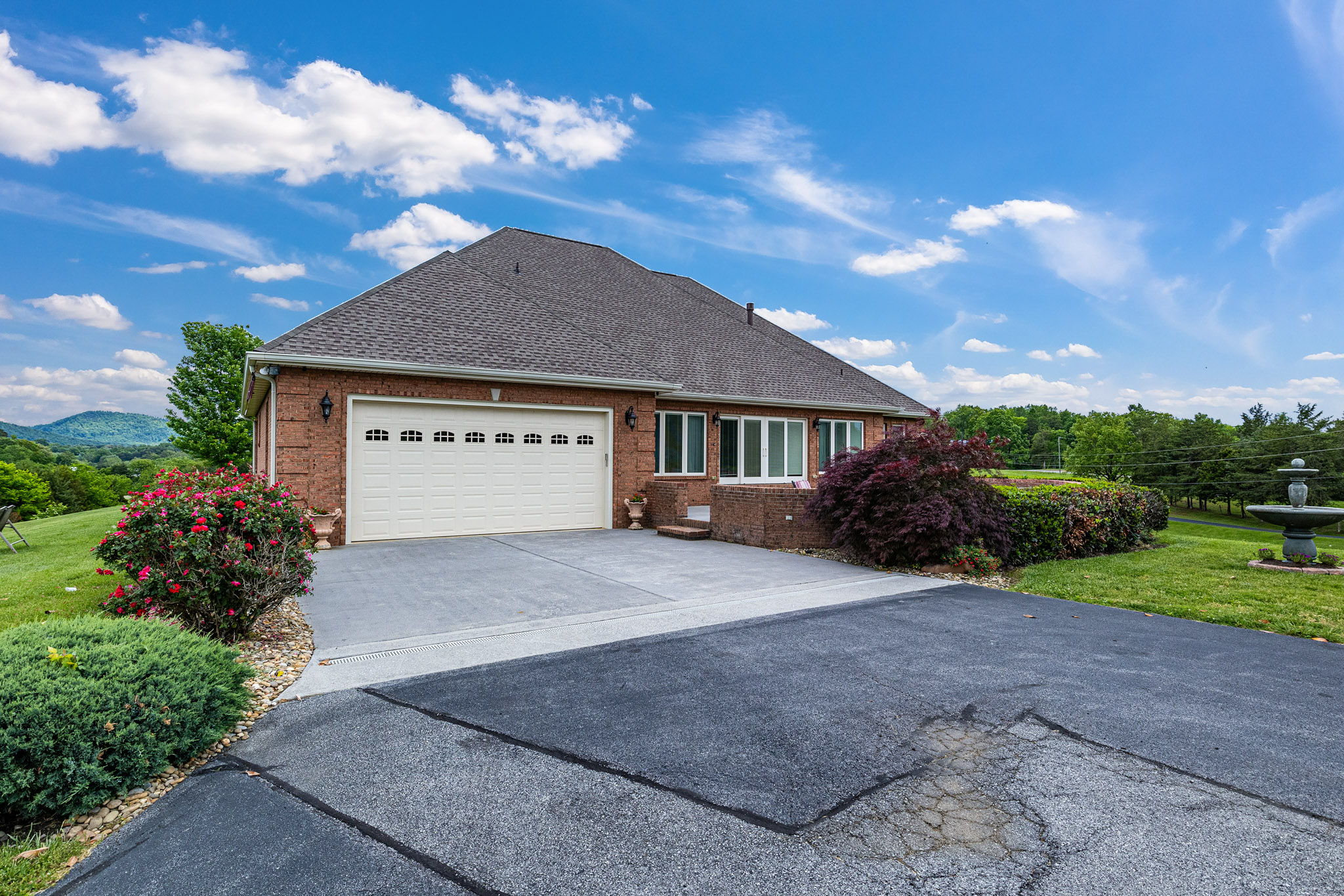 Sevierville, Tennessee, 37876, United States, 3 Bedrooms Bedrooms, ,3 BathroomsBathrooms,Residential,For Sale,1979818