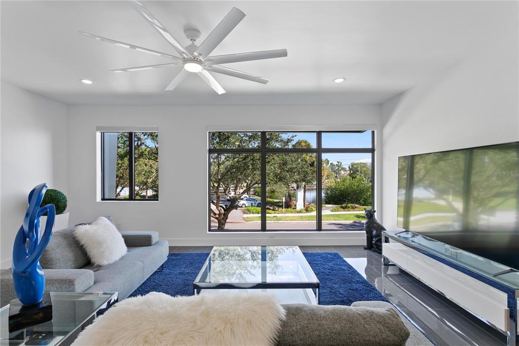 Tampa, Florida, 33606, United States, 4 Bedrooms Bedrooms, ,3 BathroomsBathrooms,Residential,For Sale,1998120