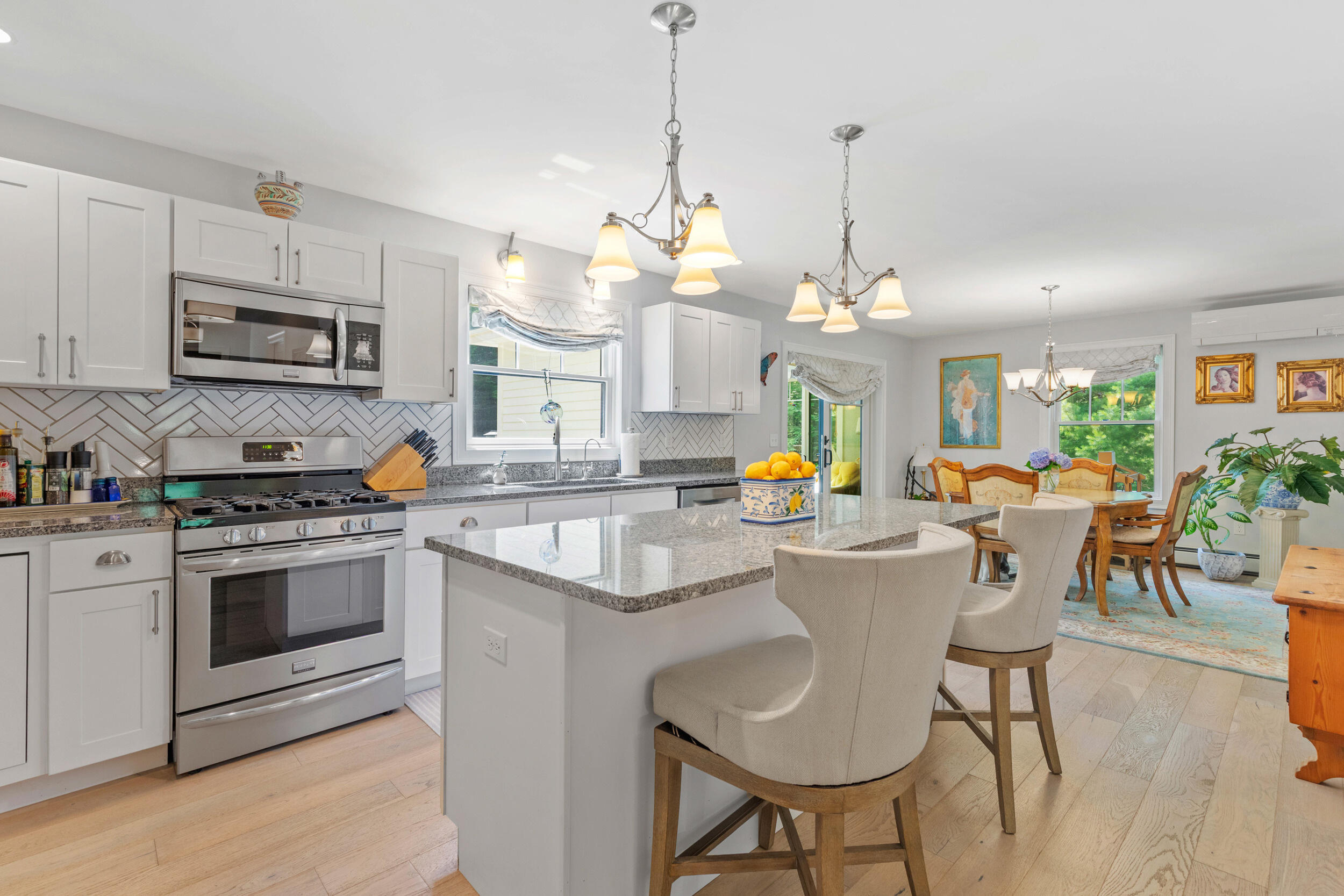 Falmouth, Maine, 04105, United States, 3 Bedrooms Bedrooms, ,3 BathroomsBathrooms,Residential,For Sale,1917362