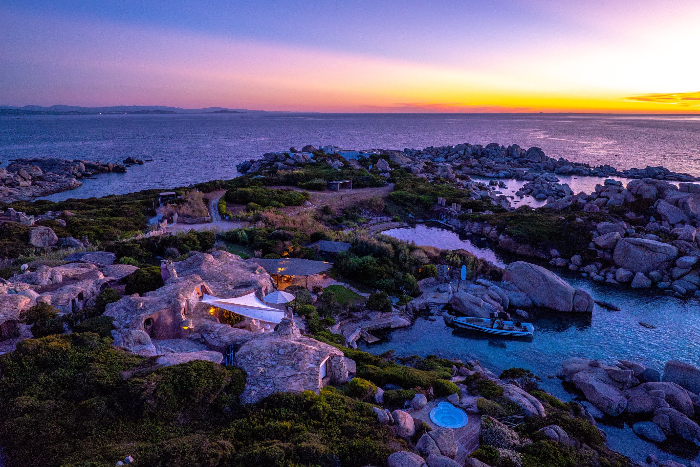  SALE : Waterfront property - Private cove - Architect Savin Couelle - Ile de Ca… - 物件實景