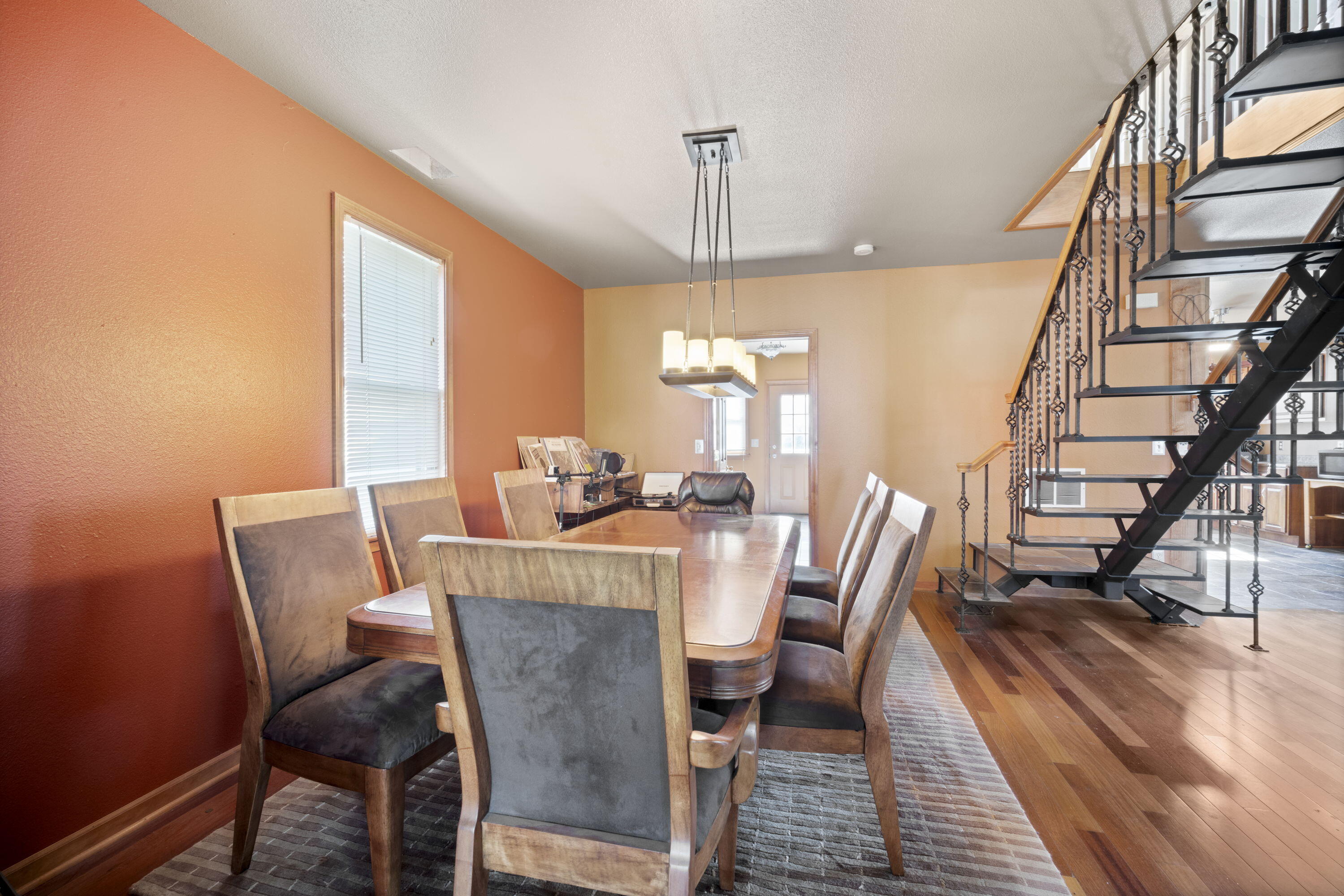 Milwaukee, Wisconsin, 53202, United States, 3 Bedrooms Bedrooms, ,3 BathroomsBathrooms,Residential,For Sale,1982792