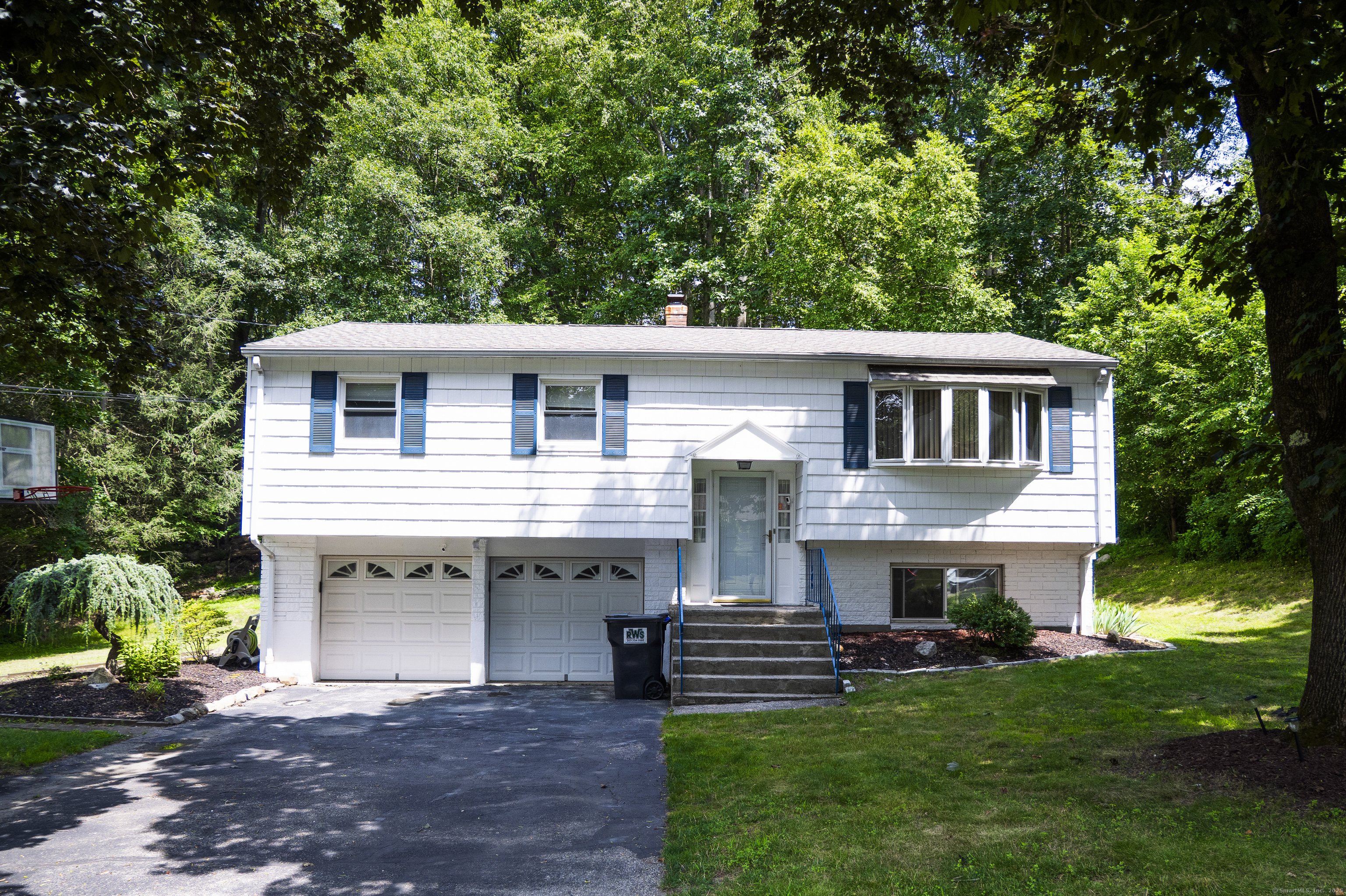 Trumbull, Connecticut, 06611, United States, 3 Bedrooms Bedrooms, ,3 BathroomsBathrooms,Residential,For Sale,1937031