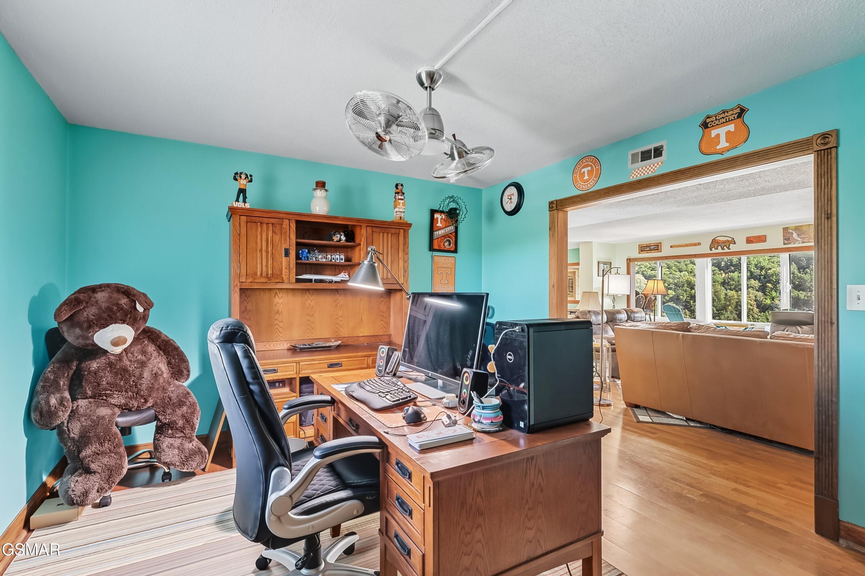 Gatlinburg, Tennessee, 37738, United States, 3 Bedrooms Bedrooms, ,2 BathroomsBathrooms,Residential,For Sale,1943047