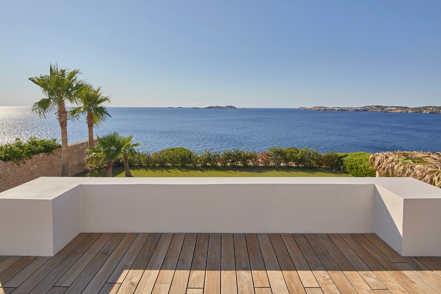  Villa on the beachfront in Caló d