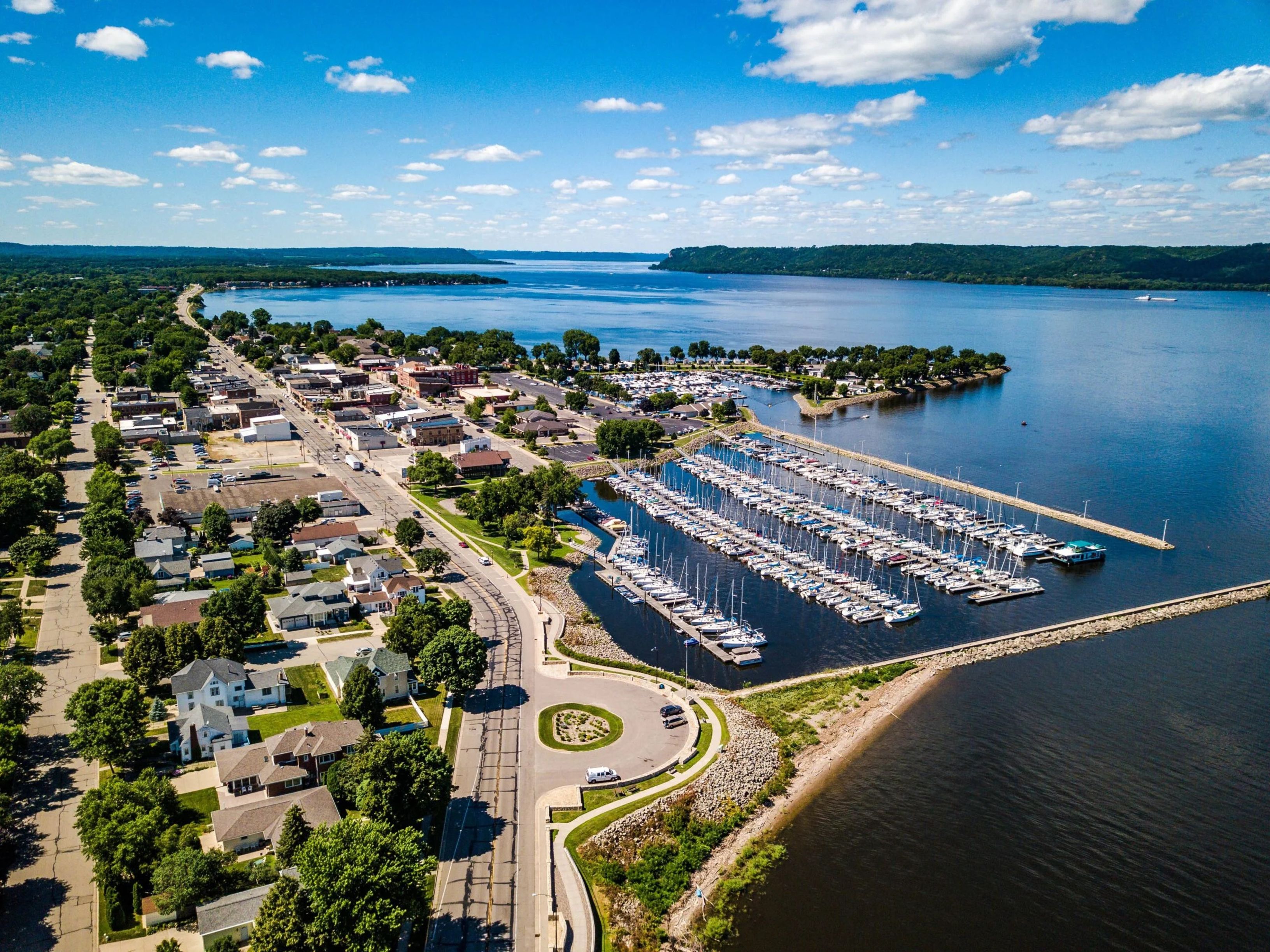  Modern Lake Pepin Retreat with Proven Income Potential - 物件實景