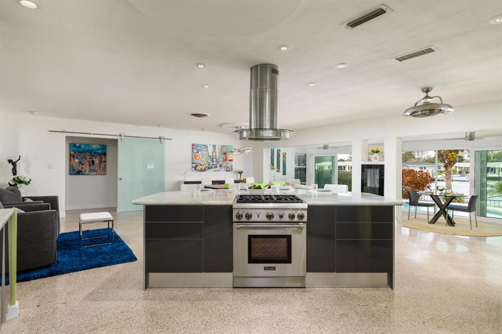 St Petersburg, Florida, 33705, United States, 3 Bedrooms Bedrooms, ,4 BathroomsBathrooms,Residential,For Sale,1793107