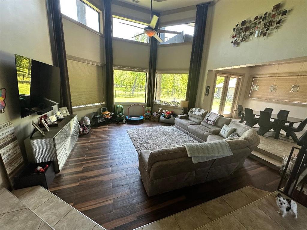 Terrell, Texas, 75160, United States, 4 Bedrooms Bedrooms, ,5 BathroomsBathrooms,Residential,For Sale,1765956
