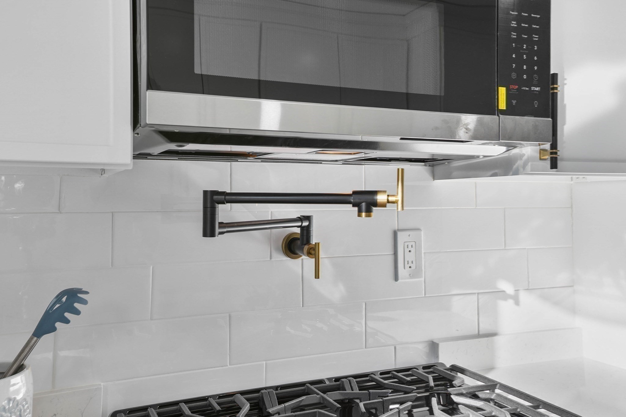 Lynn, Massachusetts, 01904, United States, 3 Bedrooms Bedrooms, ,2 BathroomsBathrooms,Residential,For Sale,2005585