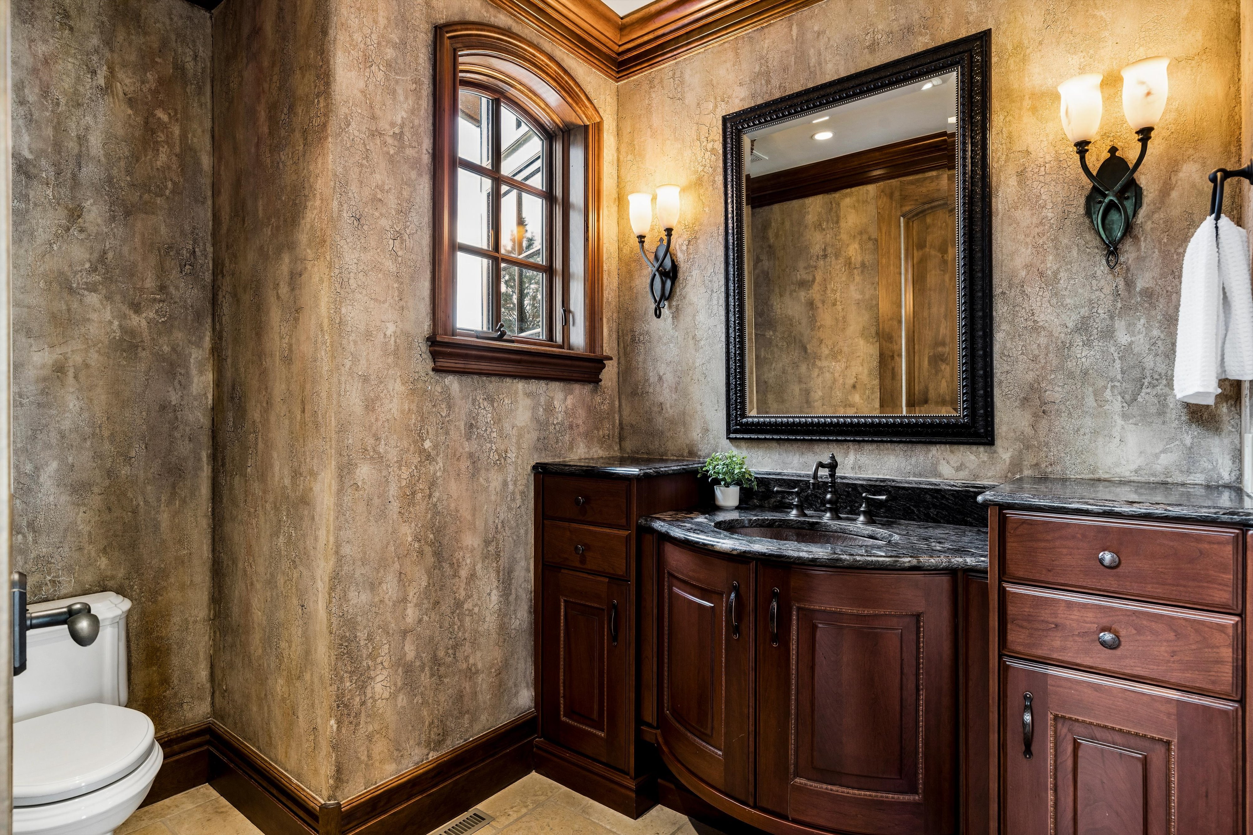  Award-Winning Tuscan-Inspired Estate - 物件實景