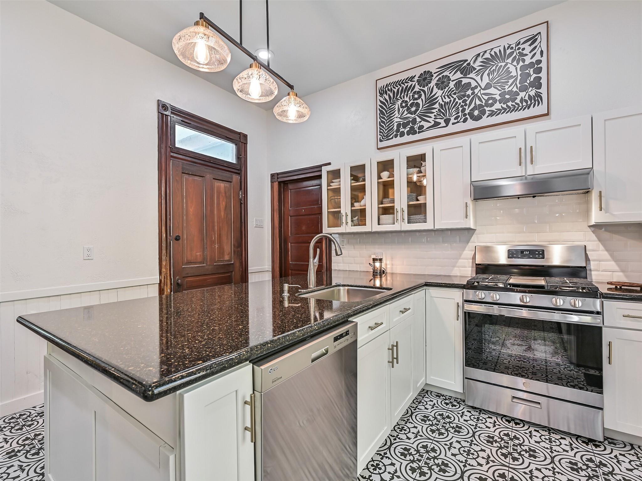 Galveston, Texas, 77550, United States, 4 Bedrooms Bedrooms, ,3 BathroomsBathrooms,Residential,For Sale,1818461