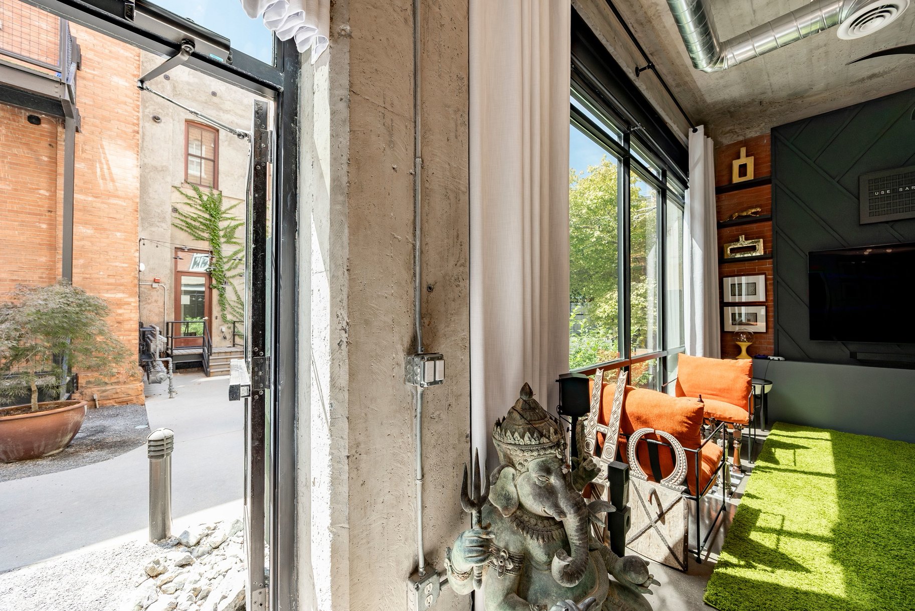  Downtown Historic Loft Meets Smart-Tech Modern Luxury - 物件實景