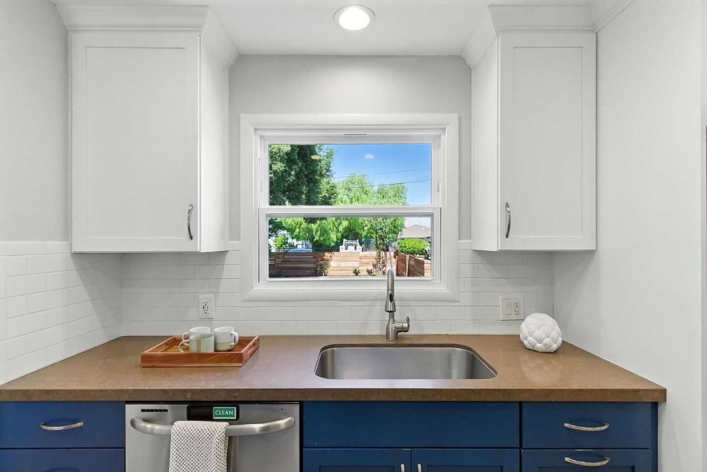 Redwood City, California, 94063, United States, 2 Bedrooms Bedrooms, ,1 BathroomBathrooms,Residential,For Sale,1885449