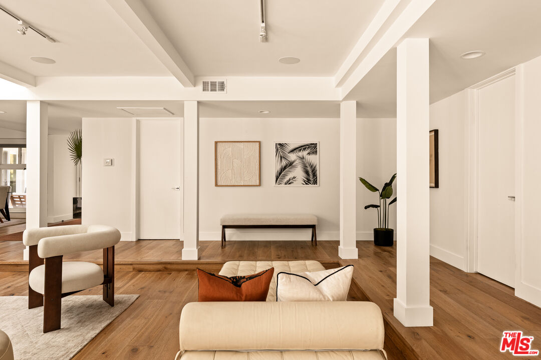 Los Angeles, California, 90027, United States, 4 Bedrooms Bedrooms, ,2 BathroomsBathrooms,Residential,For Sale,1989573