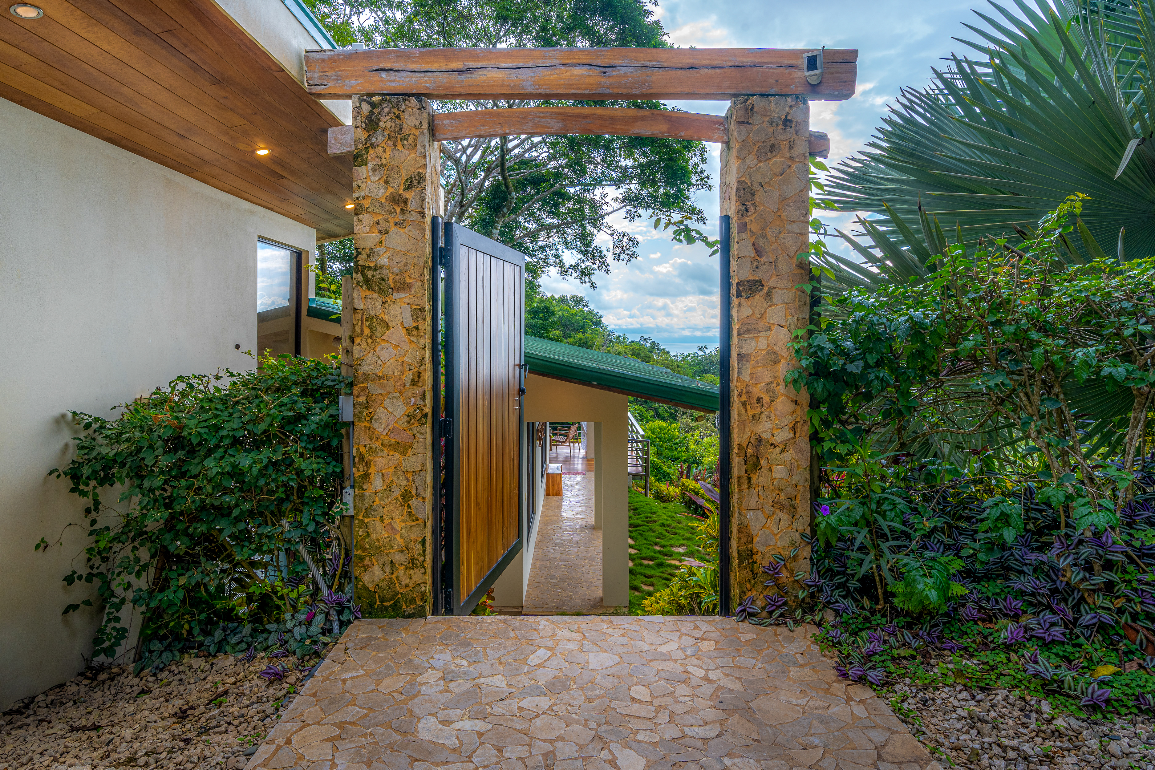 Dominical, Puntarenas, 60504, CR, 7 Bedrooms Bedrooms, ,7 BathroomsBathrooms,Residential,For Sale,1997378