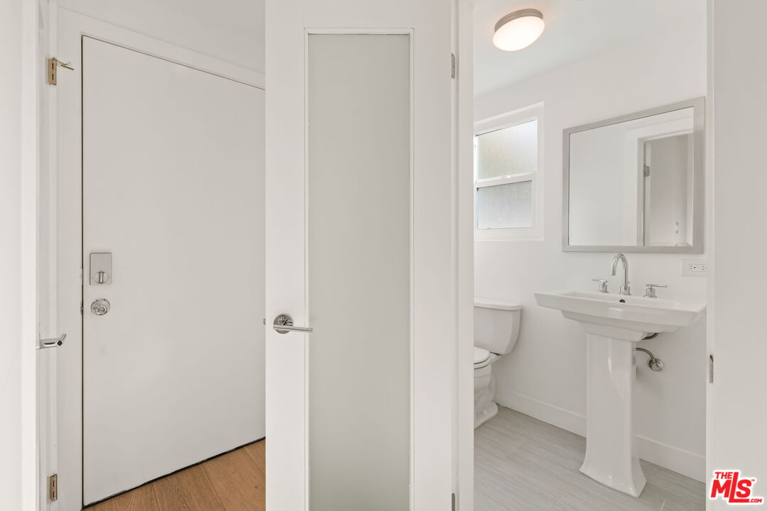 Los Angeles, California, 90046, United States, 3 Bedrooms Bedrooms, ,3 BathroomsBathrooms,Residential,For Sale,1989732