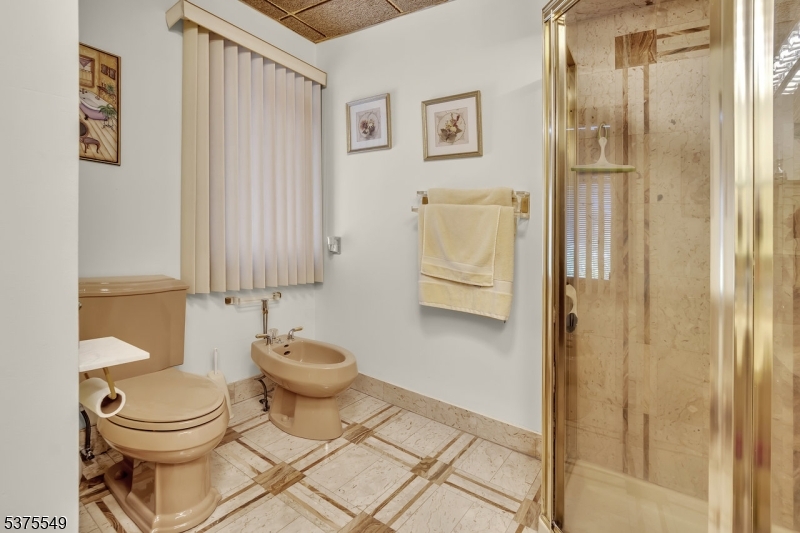 Nutley Twp., New Jersey, 07110, United States, 5 Bedrooms Bedrooms, ,4 BathroomsBathrooms,Residential,For Sale,1906796
