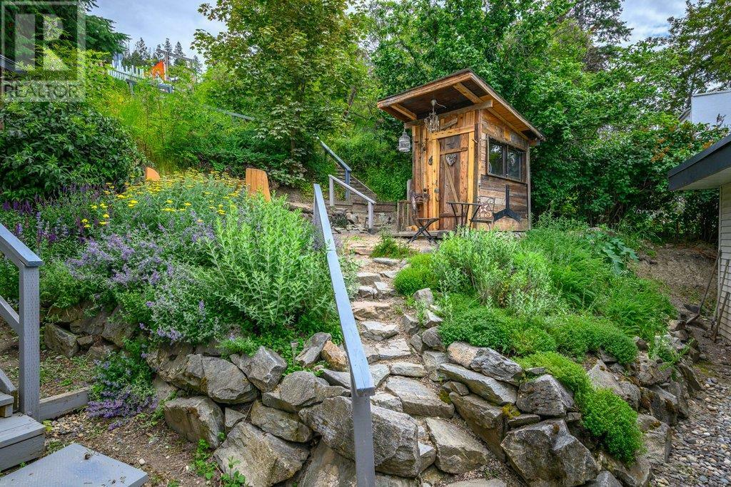 VERNON, British Columbia, V1H 1J9, CA, 6 Bedrooms Bedrooms, ,3 BathroomsBathrooms,Residential,For Sale,1858215