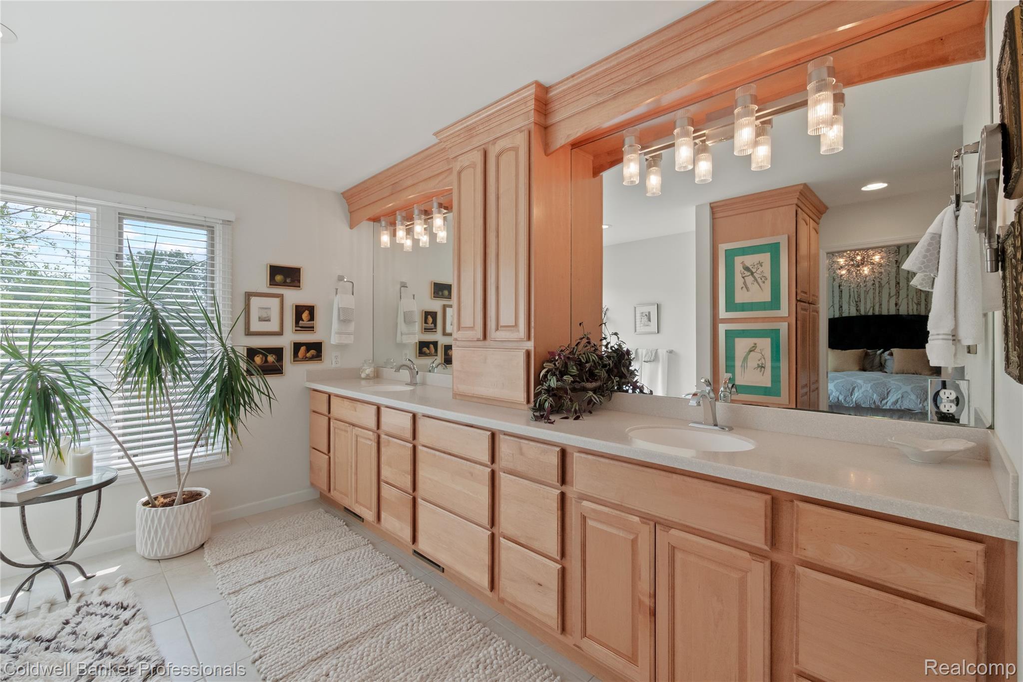BloomfieldHills, Michigan, 48304, United States, 2 Bedrooms Bedrooms, ,4 BathroomsBathrooms,Residential,For Sale,1896256