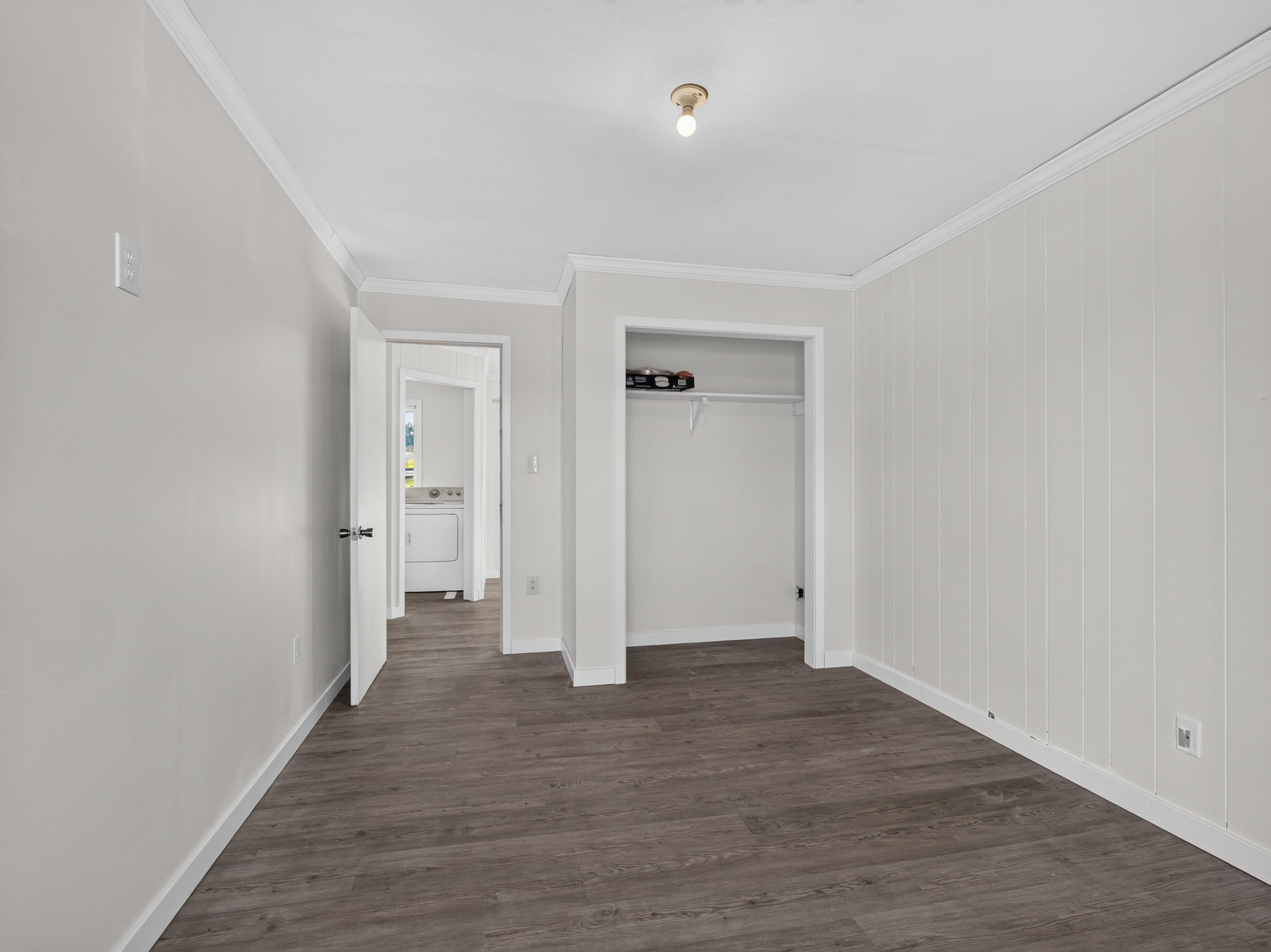  Beautifully Remodeled 4 Bedroom Home Featuring Lakefront Living - 物件實景