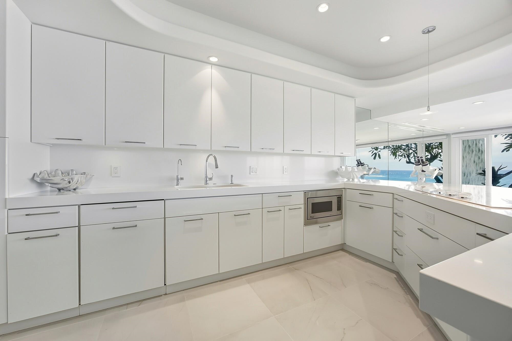 Lahaina, Hawaii, 96761, United States, 2 Bedrooms Bedrooms, ,3 BathroomsBathrooms,Residential,For Sale,1998478