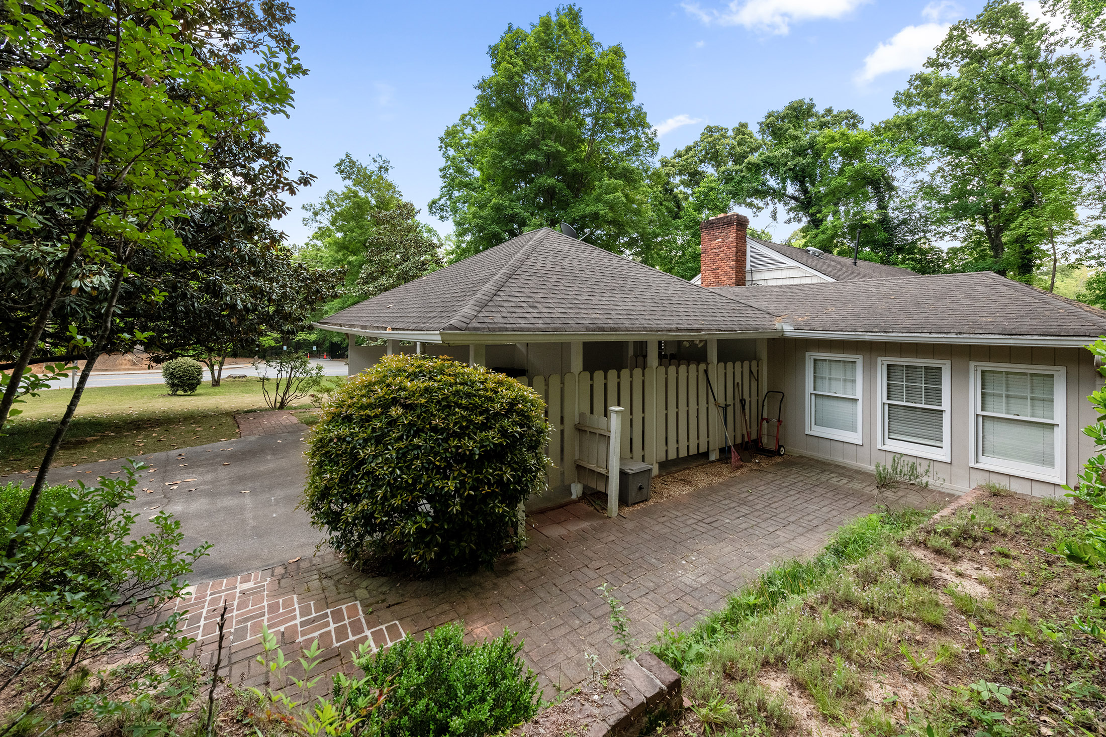  Beautiful Flat 1+/- Acre Corner Lot in Sandy Springs - 物件實景