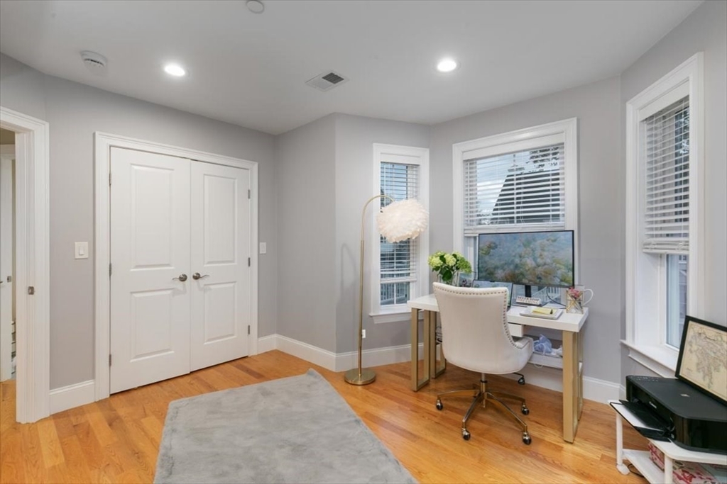 Danvers, Massachusetts, 01923, United States, 2 Bedrooms Bedrooms, ,3 BathroomsBathrooms,Residential,For Sale,1994668