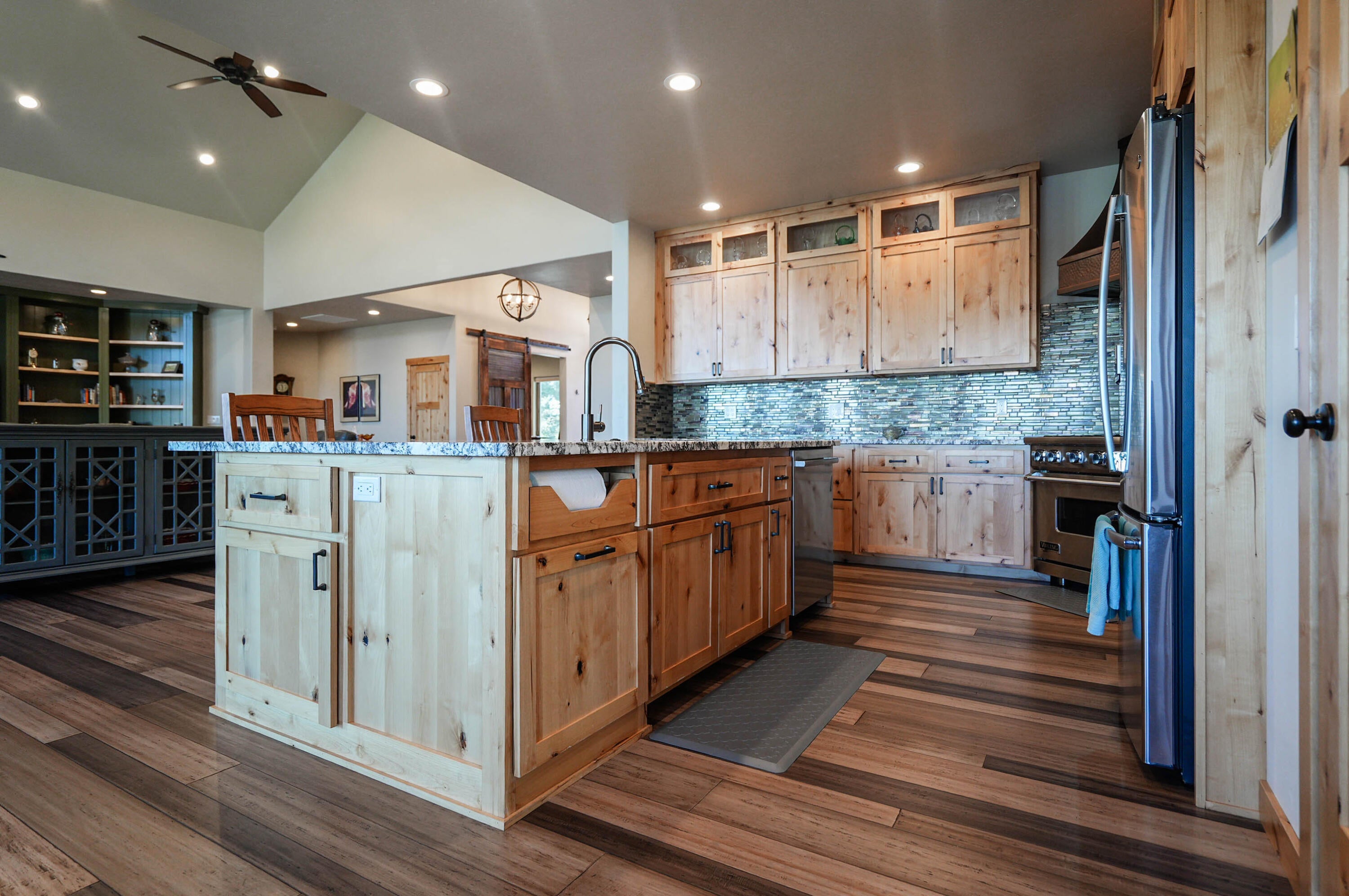 Klamath Falls, Oregon, 97601, United States, 3 Bedrooms Bedrooms, ,4 BathroomsBathrooms,Residential,For Sale,1940970