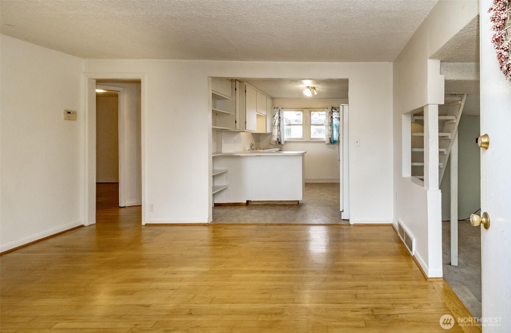 TUKWILA, Washington, 98168, United States, 2 Bedrooms Bedrooms, ,1 BathroomBathrooms,Residential,For Sale,2003003