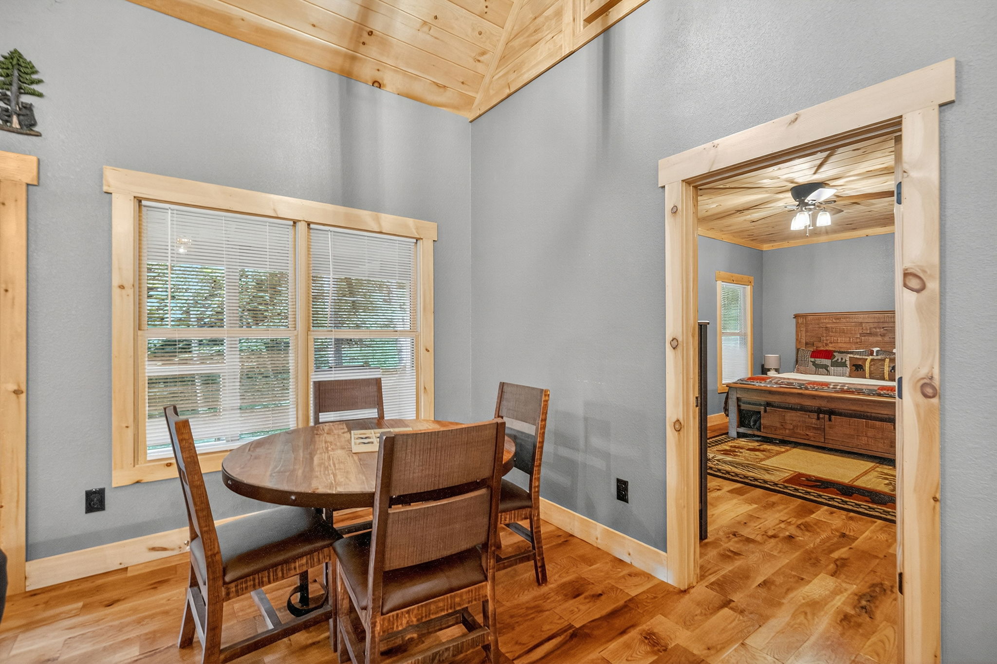 Sevierville, Tennessee, 37862, United States, 4 Bedrooms Bedrooms, ,6 BathroomsBathrooms,Residential,For Sale,1982838