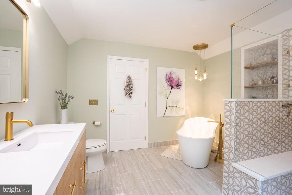Monroe Township, New Jersey, 08831, United States, 5 Bedrooms Bedrooms, ,4 BathroomsBathrooms,Residential,For Sale,1895133