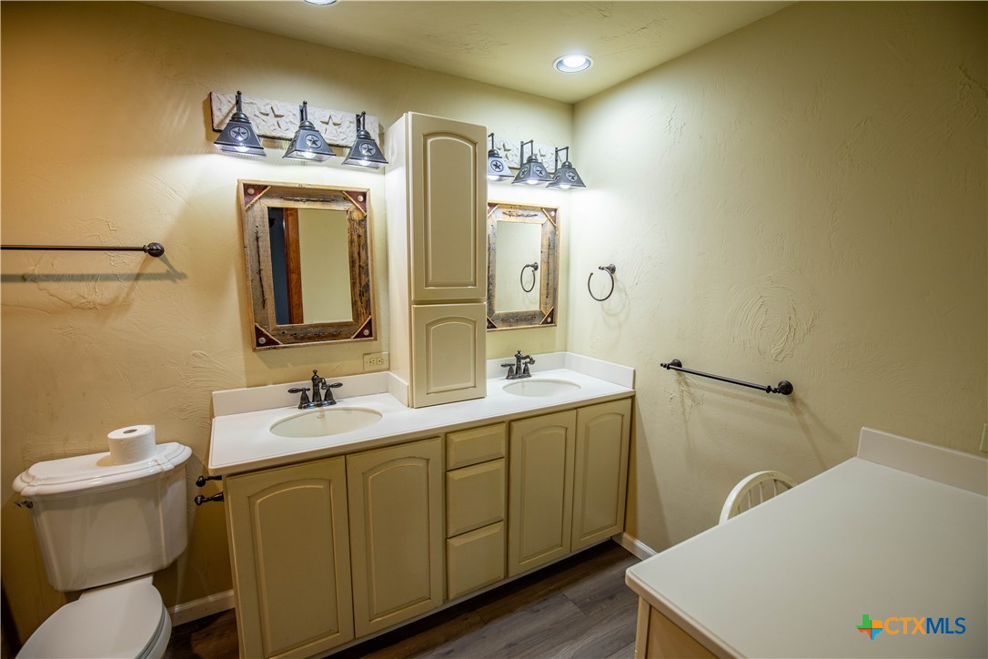 La Vernia, Texas, 78121, United States, 2 Bedrooms Bedrooms, ,3 BathroomsBathrooms,Residential,For Sale,2001735