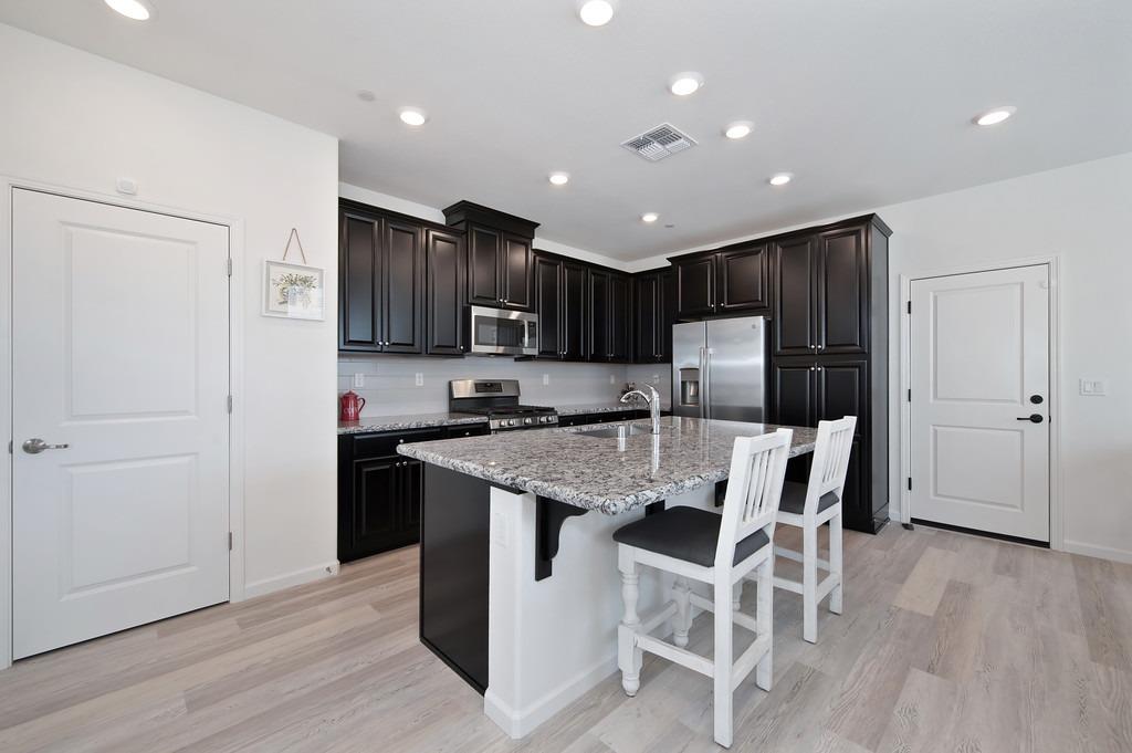 Roseville, California, 95747, United States, 3 Bedrooms Bedrooms, ,3 BathroomsBathrooms,Residential,For Sale,1795538