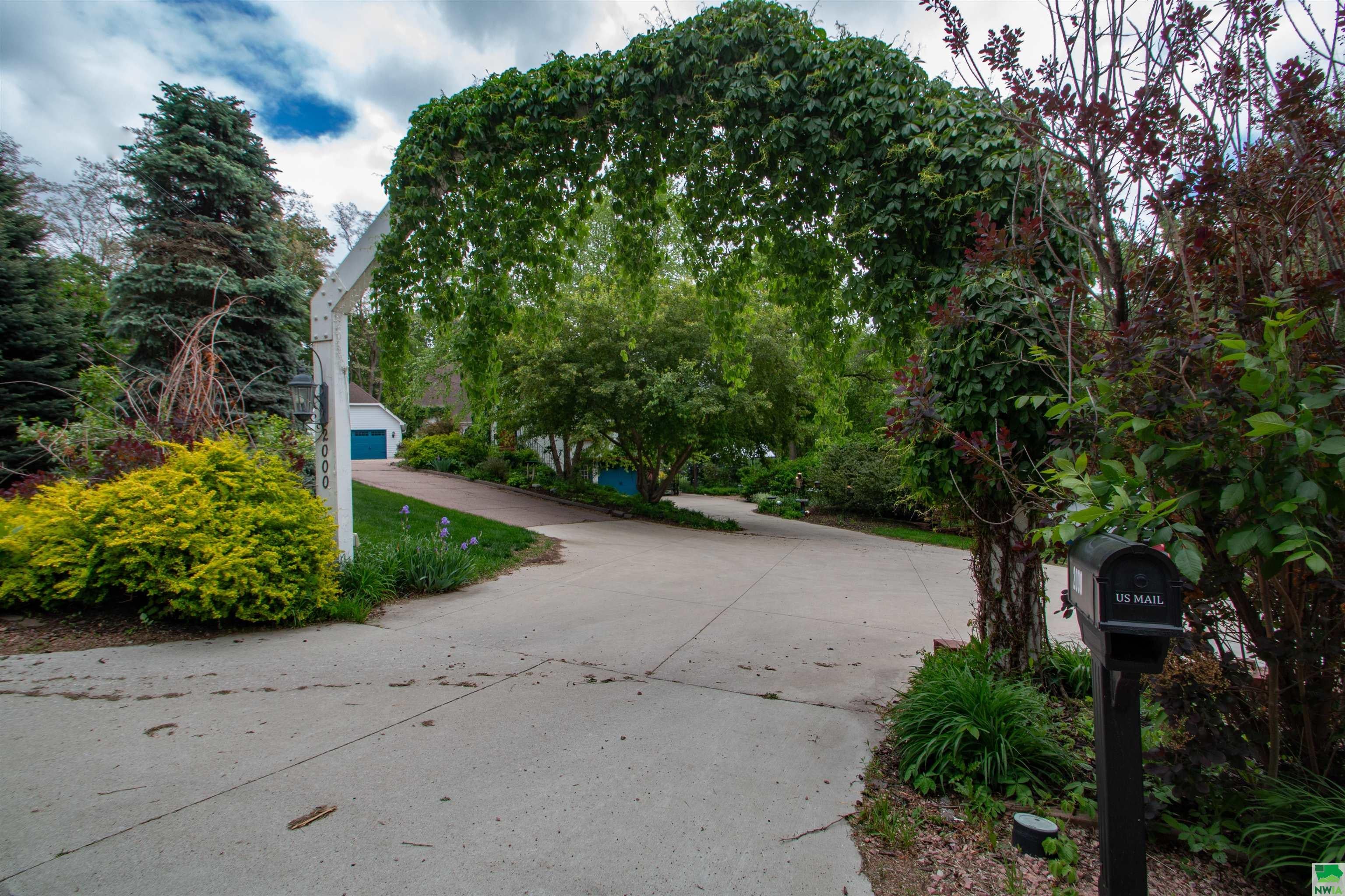 Sioux City, Iowa, 51103, United States, 5 Bedrooms Bedrooms, ,3 BathroomsBathrooms,Residential,For Sale,1824079