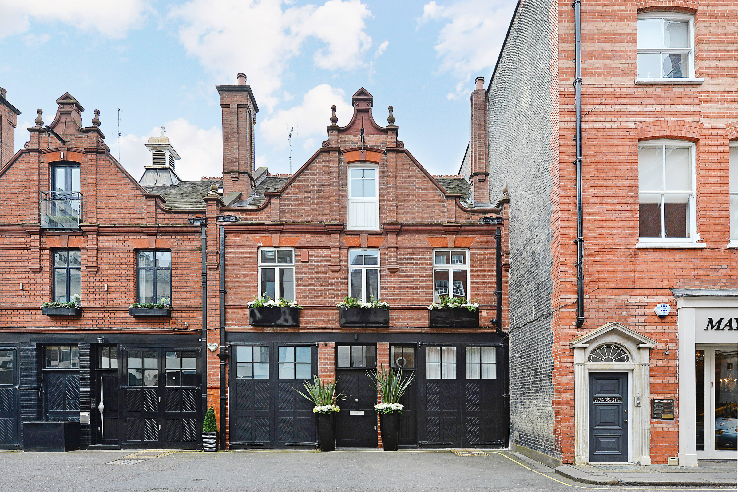 Beautiful house on Adam's Row 