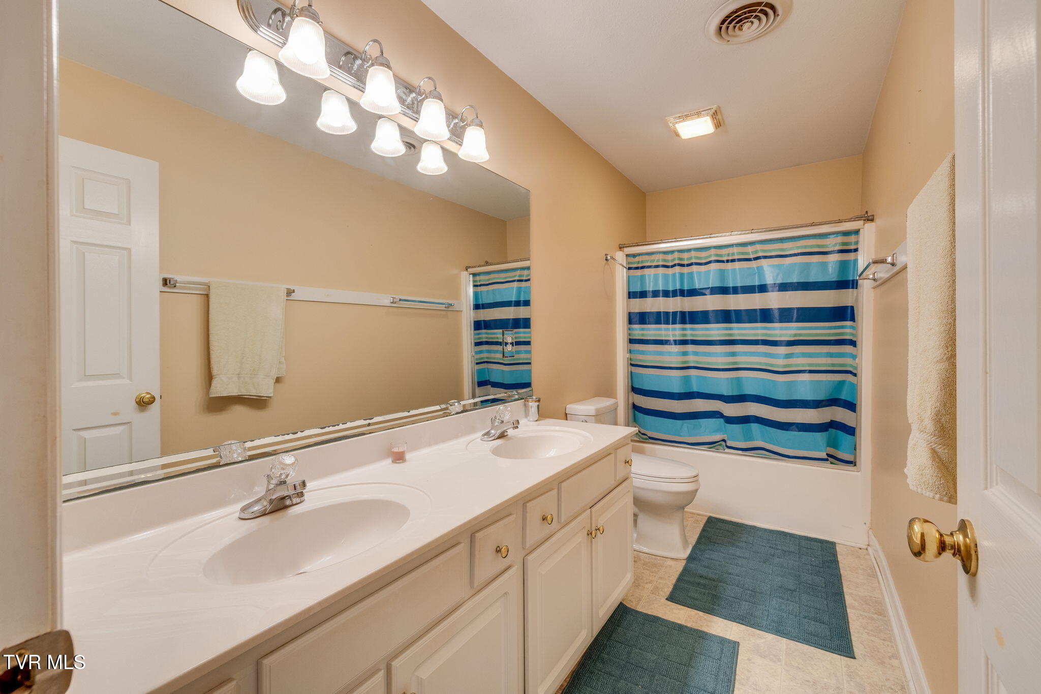 Johnson City, Tennessee, 37601, United States, 5 Bedrooms Bedrooms, ,4 BathroomsBathrooms,Residential,For Sale,2005750