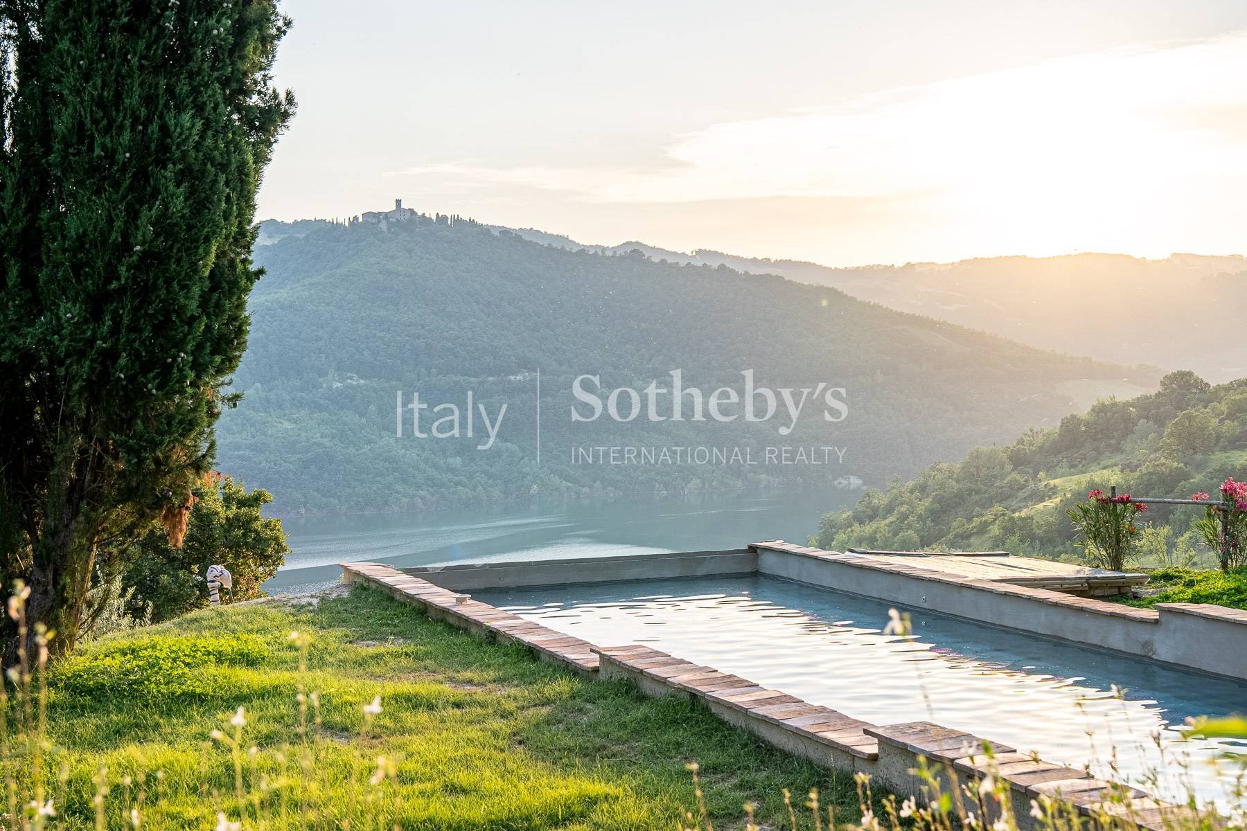  Stunning lake view historic renovated farmhouse with pool - 物件實景