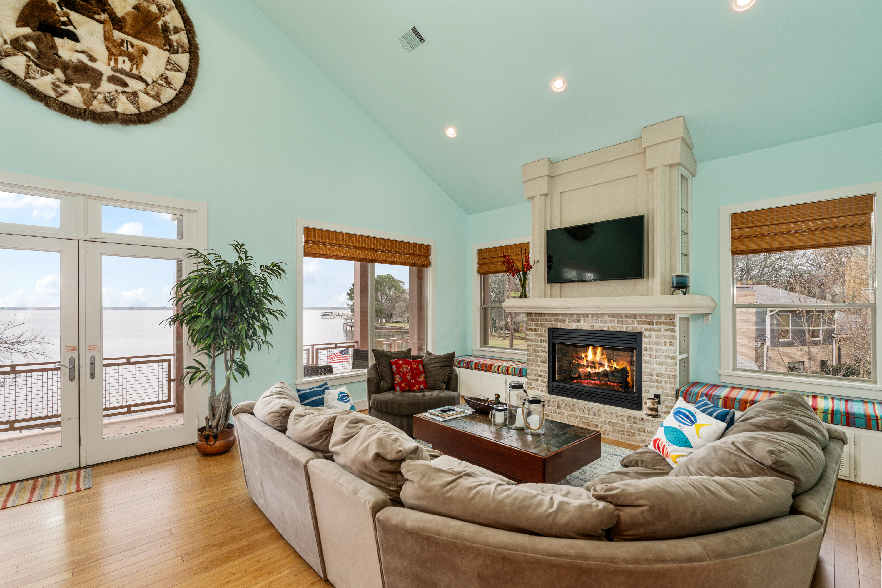  Waterfront Compound on 3.746 Acres at Cedar Creek Lake - 物件實景