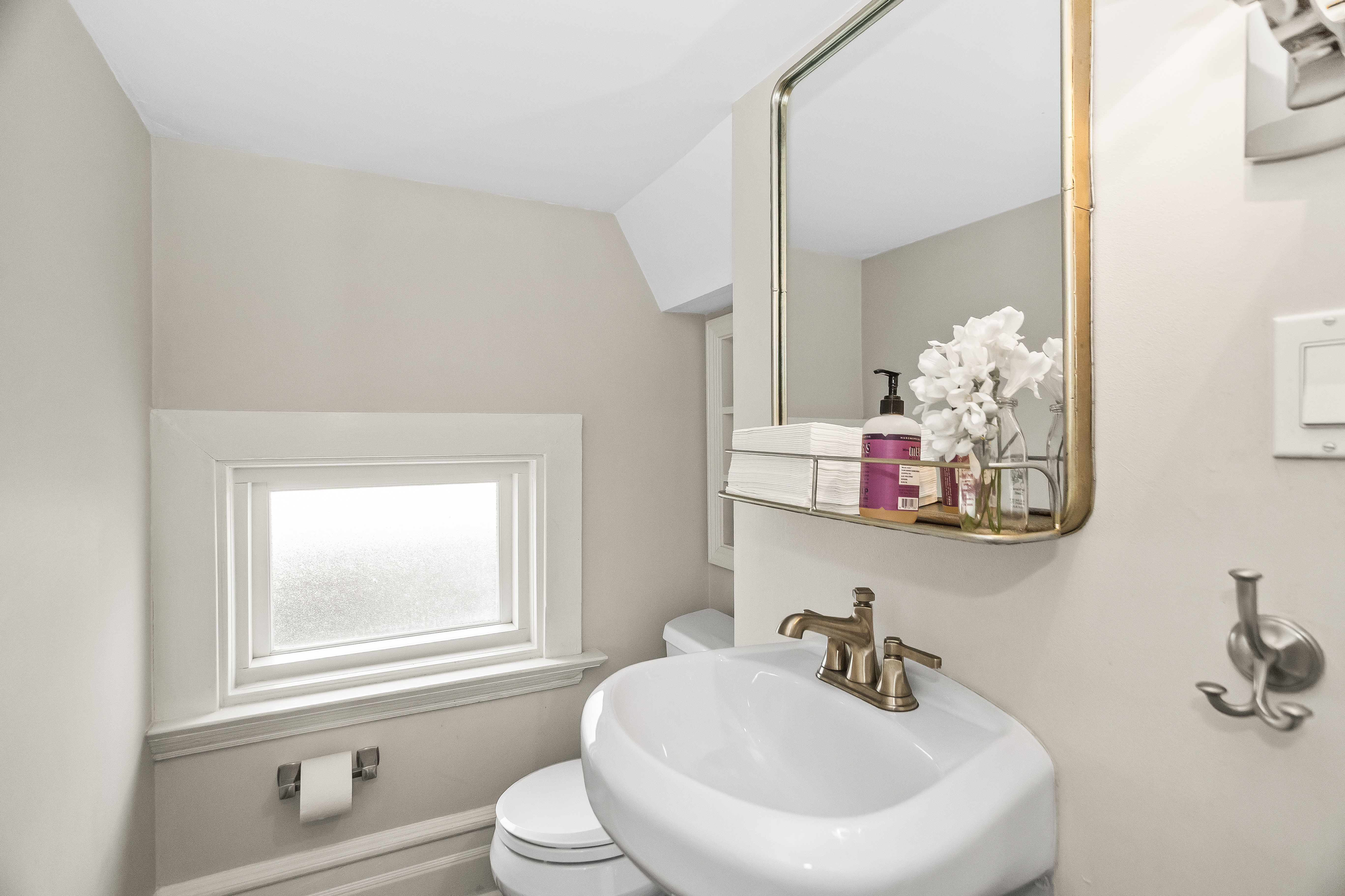  A Rare Opportunity to Own a Historic Home - 物件實景