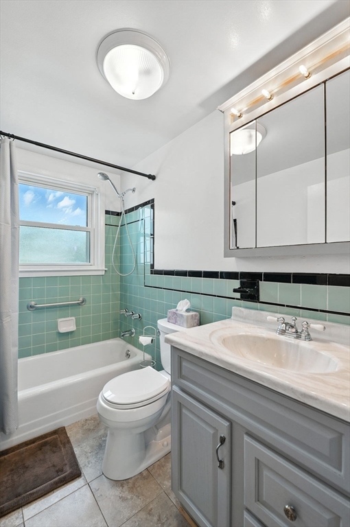 Tewksbury, Massachusetts, 01876, United States, 3 Bedrooms Bedrooms, ,2 BathroomsBathrooms,Residential,For Sale,1938994