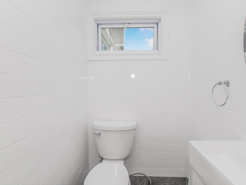 Yonkers, New York, 10701, United States, 6 Bedrooms Bedrooms, ,3 BathroomsBathrooms,Residential,For Sale,1904249