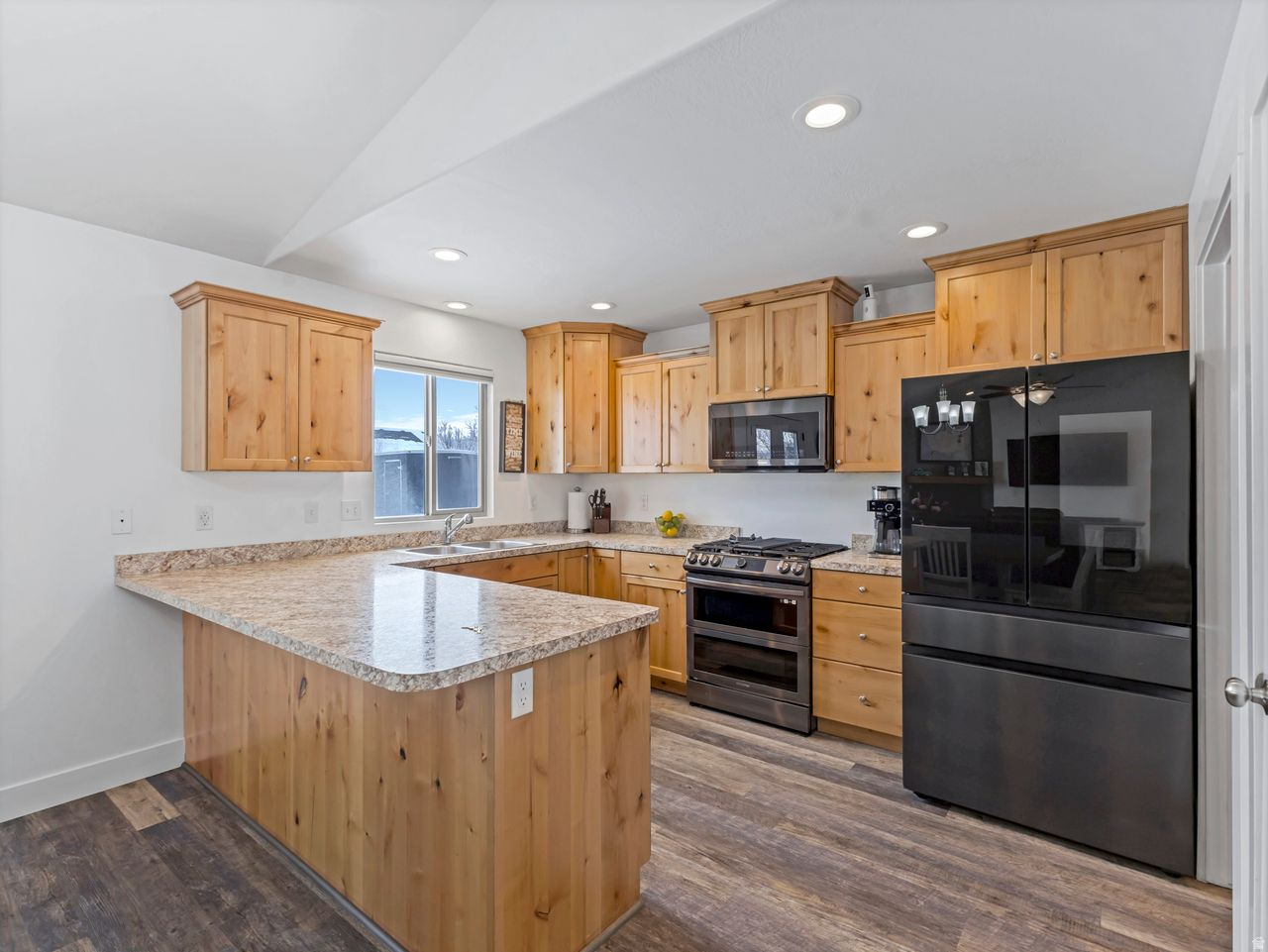 Grantsville, Utah, 84029, United States, 6 Bedrooms Bedrooms, ,3 BathroomsBathrooms,Residential,For Sale,2003482