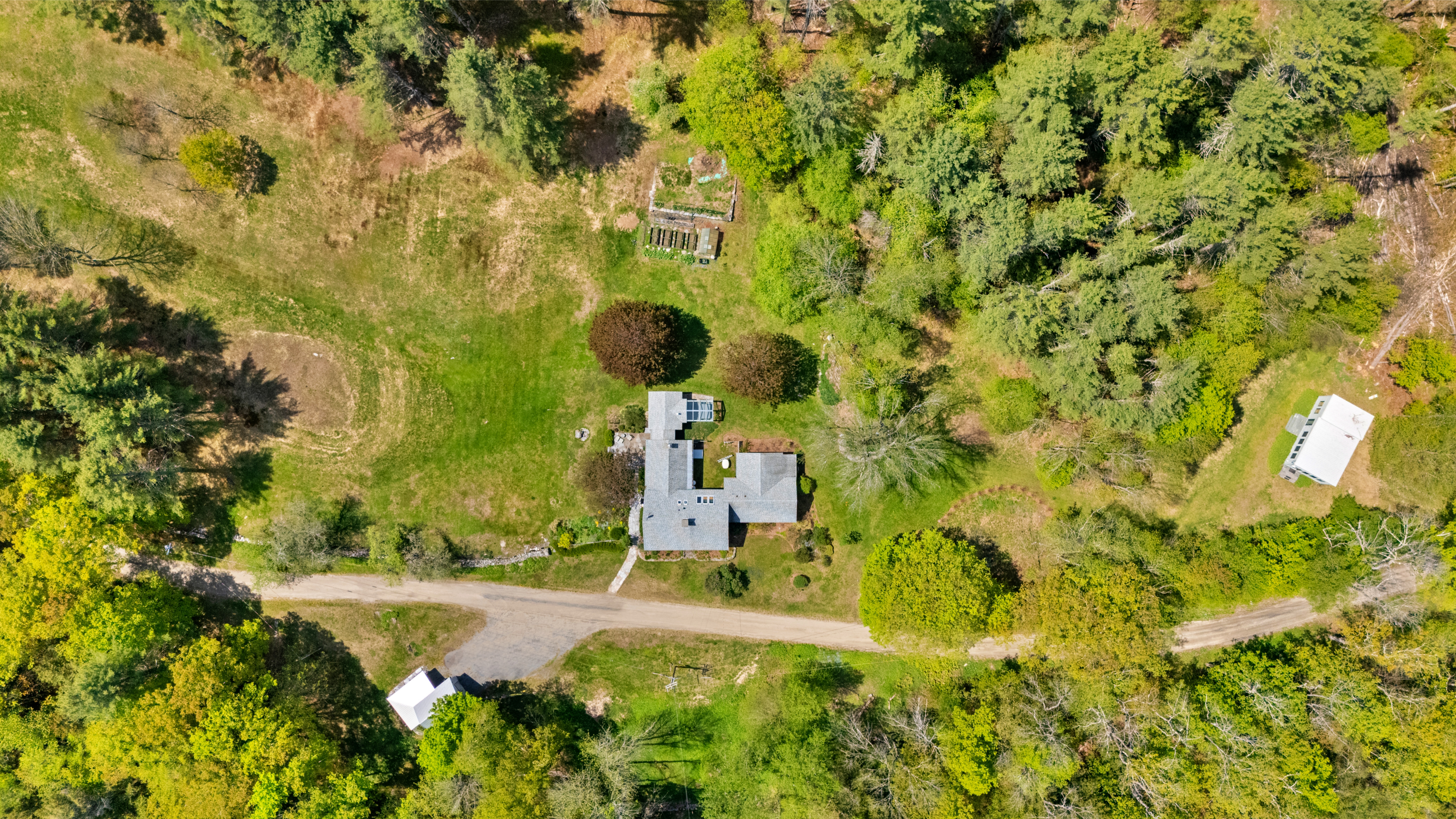  Enchanting 55-Acre Country Estate Along Mill Brook - 物件實景