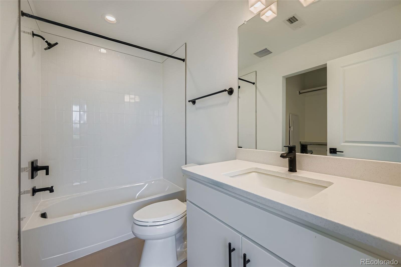 Aurora, Colorado, 80019, United States, 4 Bedrooms Bedrooms, ,3 BathroomsBathrooms,Residential,For Sale,1958574