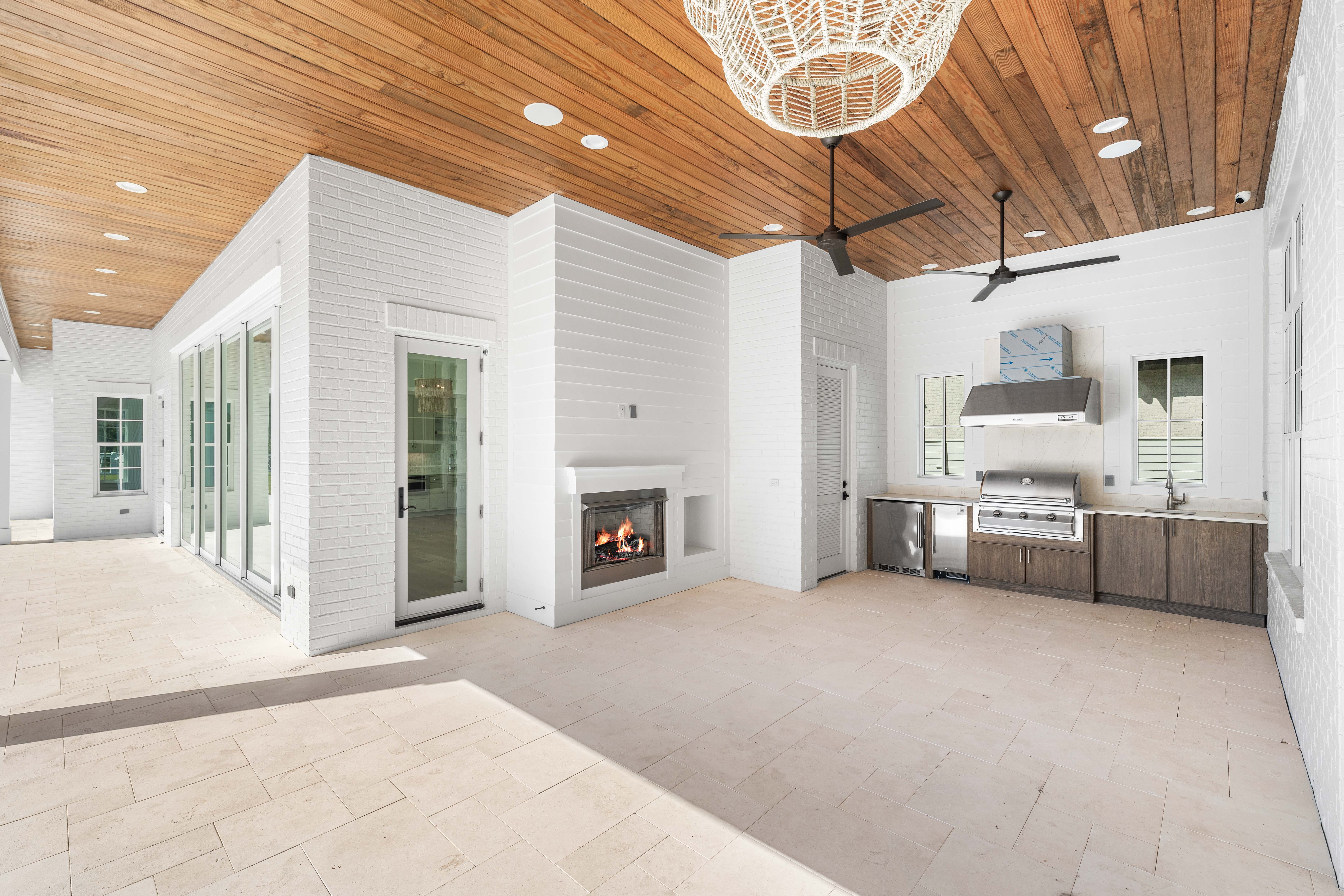  Magnificent Half-Acre Estate With Outdoor Oasis and Casita - 物件實景