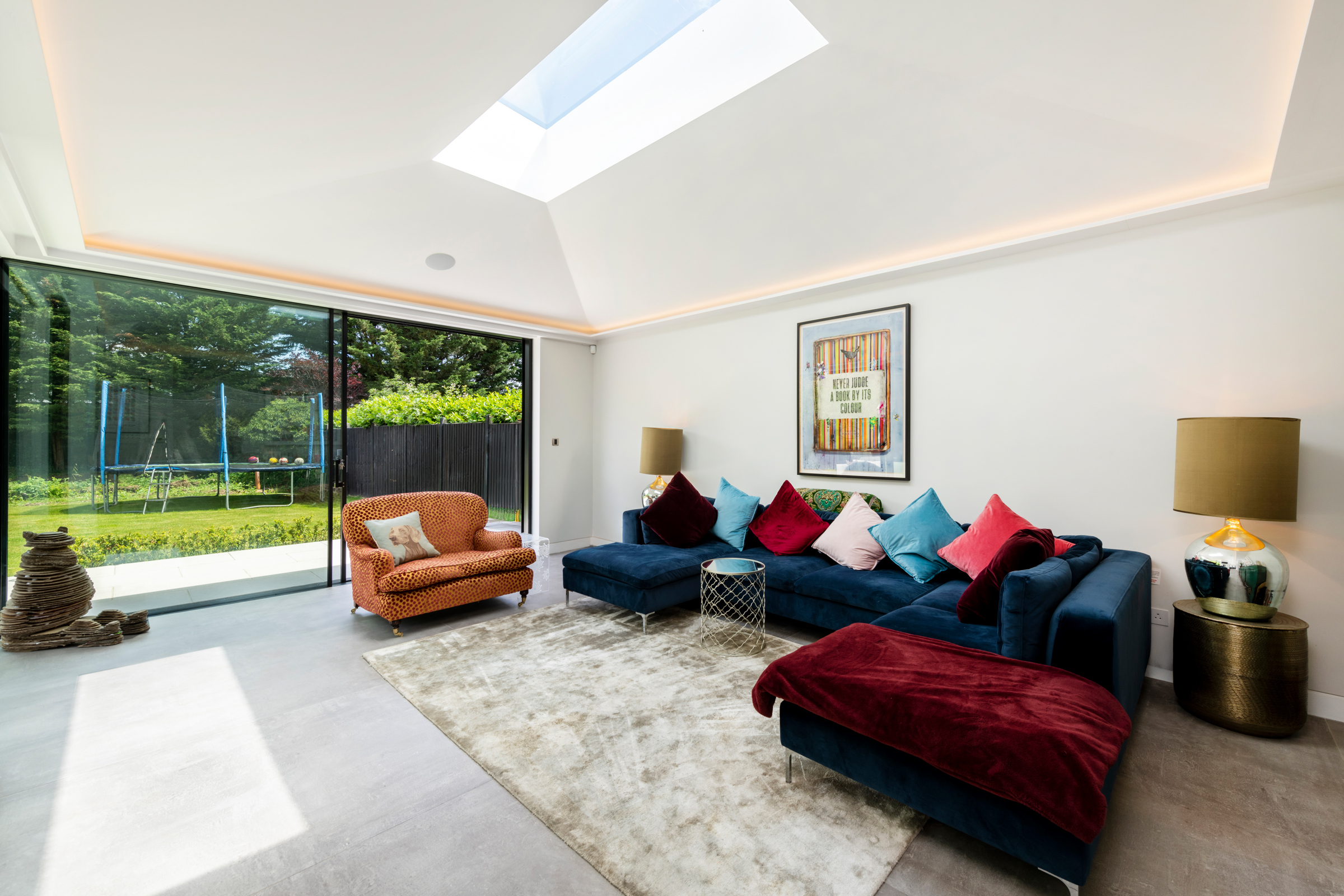  A seven-bedroom contemporary house built around a century-old olive tree - 物件實景